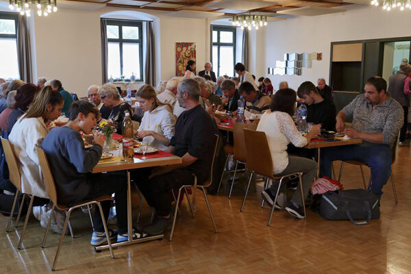 Gemeinsames Essen (Tag der Migration am 25.9.22 in Neu St. Johann)
