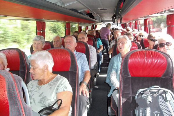 Vorfreude bei unseren Senioren auf der Hinreise im Car