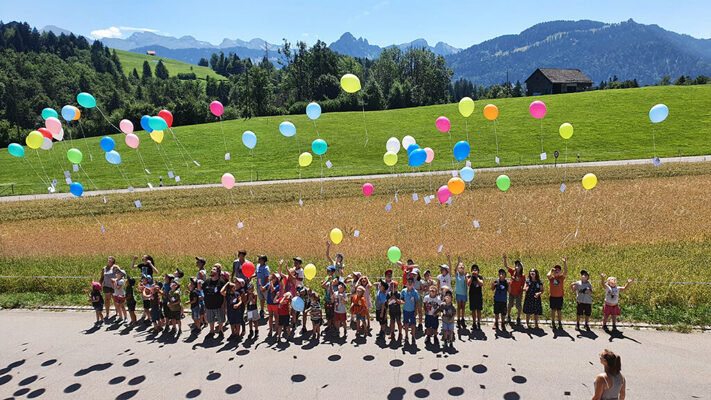 Kinderferientage 2022 - Bunte Ballone am Ennetbühler Himmel